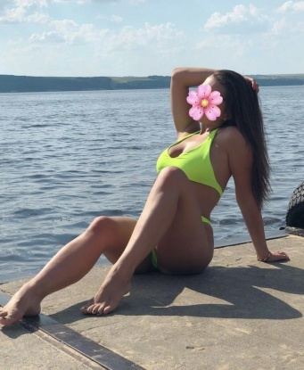 Зоя, 28